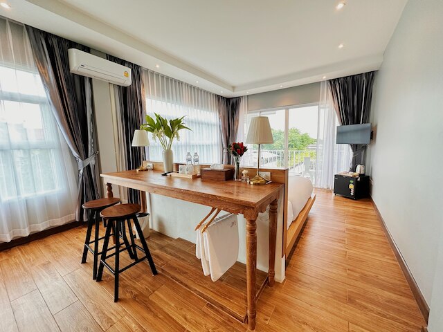 ザ ホワイト ハウス ラチャマンカ