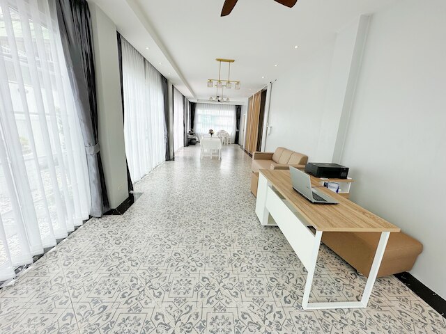 ザ ホワイト ハウス ラチャマンカ