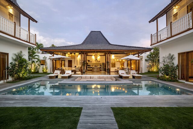 バリのアルフレッドによるビラロマ