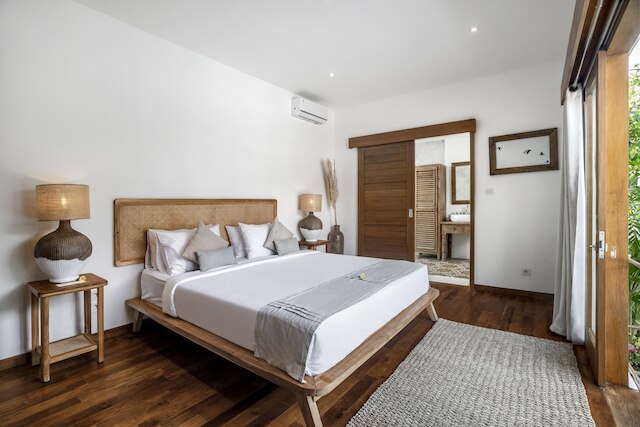 バリのアルフレッドによるビラロマ