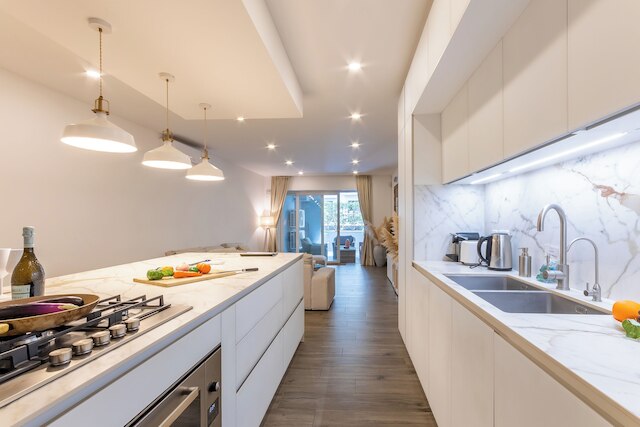 モダン ビューティフル プール アンド シー アパート クアラ