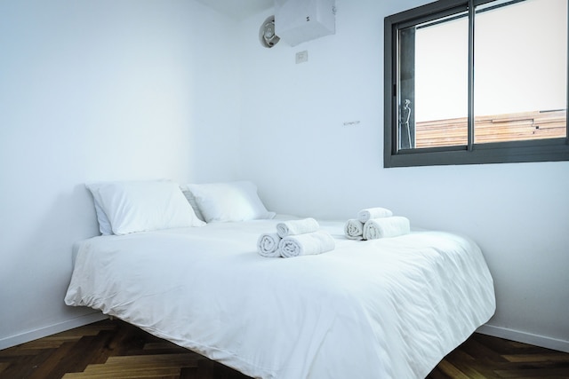 スタイリッシュ3BRアパート with パティオ in the シティ