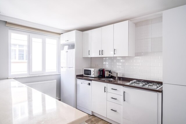 フラット W バルコニー 10 ミン トゥ ウスクダル コースト