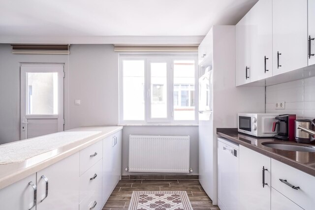 フラット W バルコニー 10 ミン トゥ ウスクダル コースト