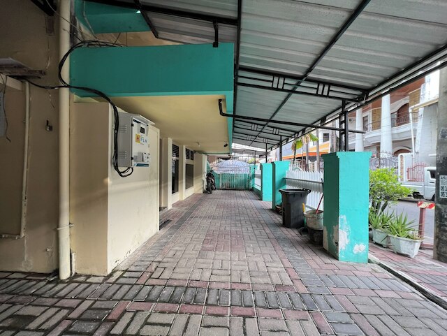 OYO  92675  ホテル  ロスナ