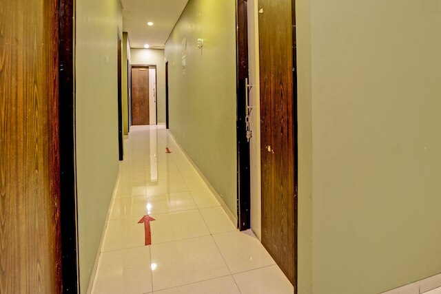 スーパー OYO キャピタル O 92633 スプリング ホテル グベン