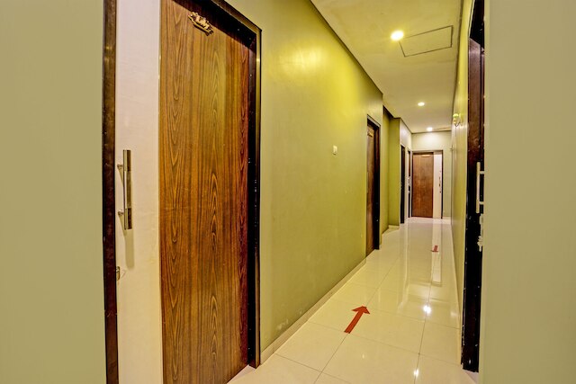 スーパー OYO キャピタル O 92633 スプリング ホテル グベン