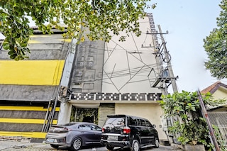 スーパー OYO キャピタル O 92633 スプリング ホテル グベン