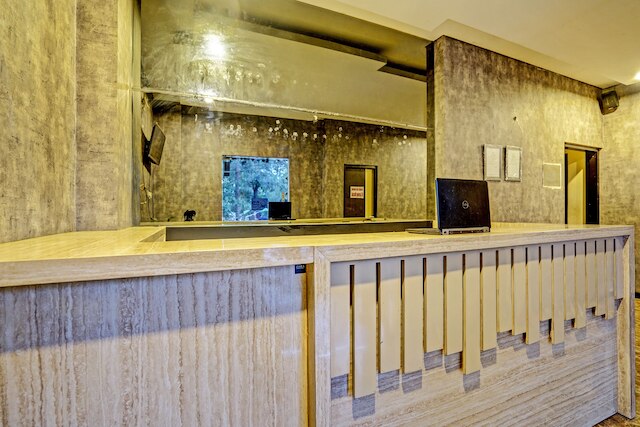 スーパー OYO キャピタル O 92633 スプリング ホテル グベン