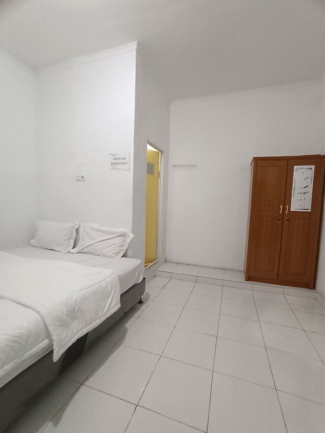 ホテル O ホームステイ バイトゥラフマ シャリア