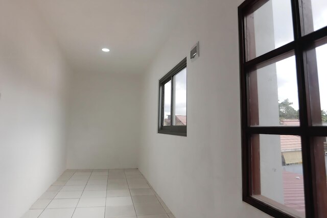 OYO  92626 グッド スリープ 4 イン  ド COス シャリア