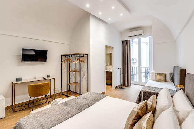 ドムス・パルテノペア