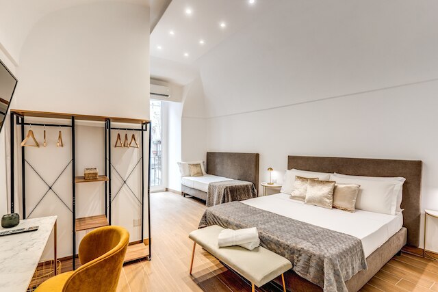 ドムス・パルテノペア