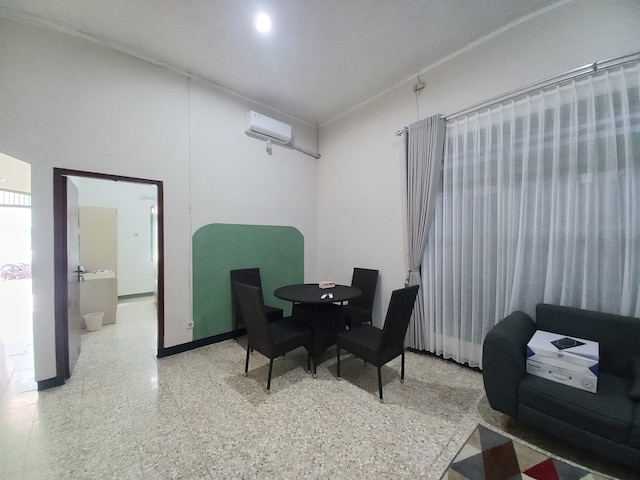 ホームステイ アザリン ジョグジャ デカット UGM バイ シンプリ ホミー