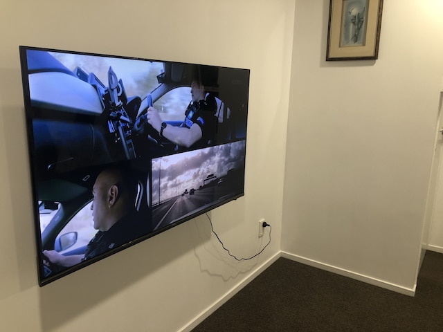 アリ・モーテル