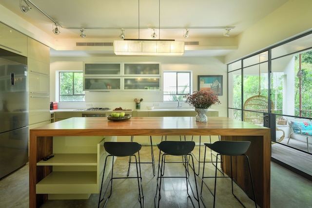 広々とした緑豊かな3BRアパート バルコニー付