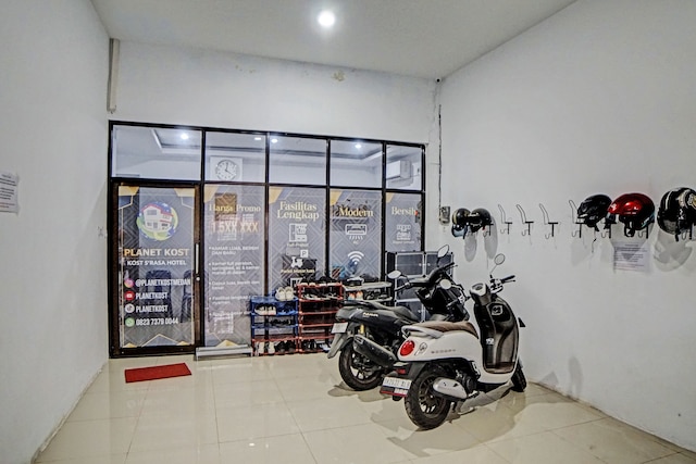 ホテル O プラネット ゲストハウス シャリア