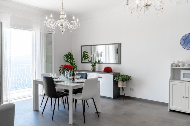 カーサ クララ - モダン ハウス ウィズ ブレステイキング ビューズ オブ カプリ アンド ポジターノ