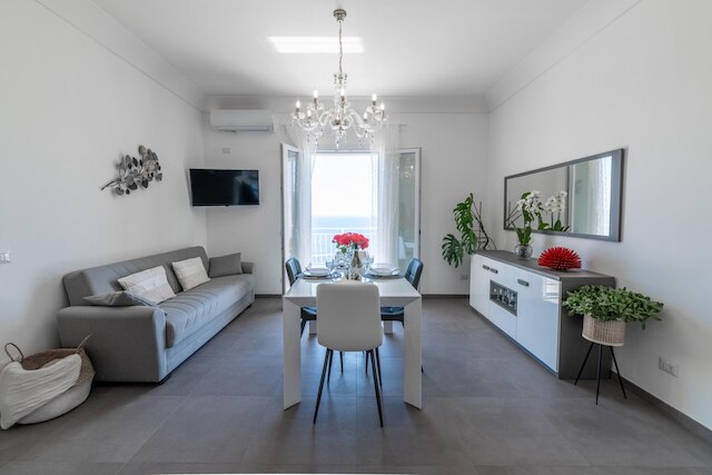 カーサ クララ - モダン ハウス ウィズ ブレステイキング ビューズ オブ カプリ アンド ポジターノ