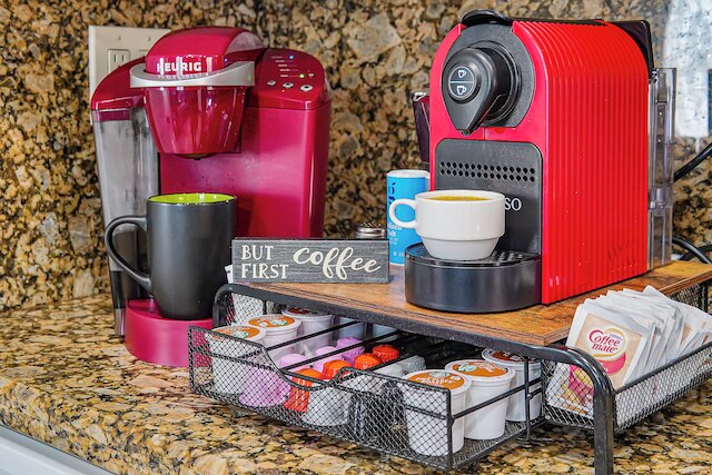 Happy Escape, 15 Min to Beach, Massage Shower Jets, Bar, and BBQ（ハッピーエスケープ、ビーチまで15分、マッサージシャワージェット、バー、BBQ）