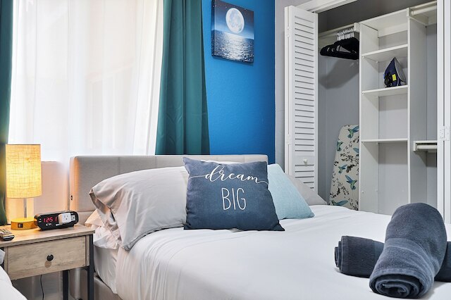 Happy Escape, 15 Min to Beach, Massage Shower Jets, Bar, and BBQ（ハッピーエスケープ、ビーチまで15分、マッサージシャワージェット、バー、BBQ）