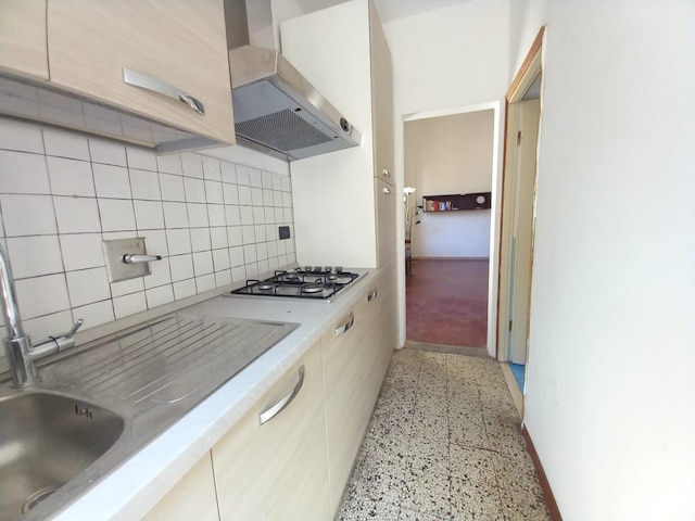 タヴリーニ  4 アパートメント