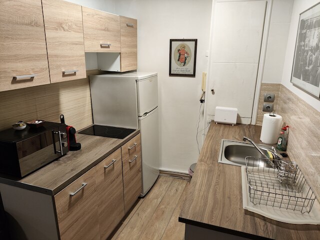 ユリシーズ・アパートメンツ・モナスティラキ