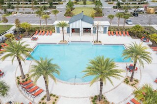 スタニング 2 ベド アプトン クロース トゥ ディズニー ストーリー レイク 105 3171