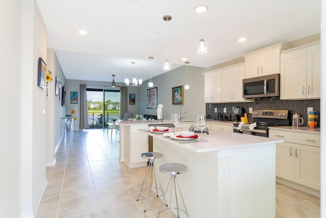 スタニング 2 ベド アプトン クロース トゥ  ディズニー ストーリー レイク 105 3171