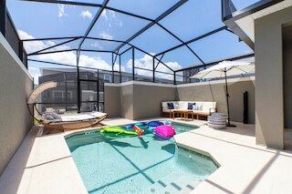 ラグジュリアス ファミリー フレンドリー 5 ベッド 12 ゲスト W スクリーンド プール クロース トゥ ディズニー