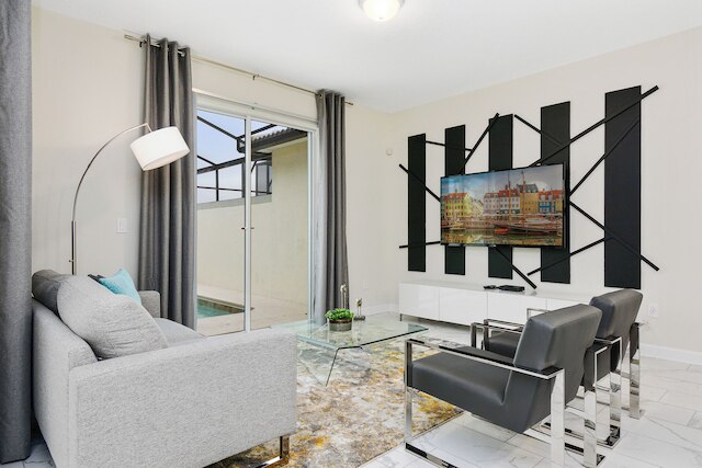 フォー ベッドルームズ W プール タウンホーム 4841