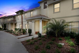 フォー ベッドルームズ W プール タウンホーム 4841