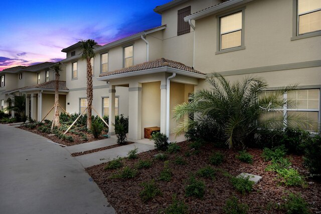 フォー ベッドルームズ W プール タウンホーム 4841