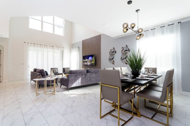 スタニング ファミリー フレンドリー  5  ベッド W プール クロース トゥ  ディズニー ストーリー レイク 4242