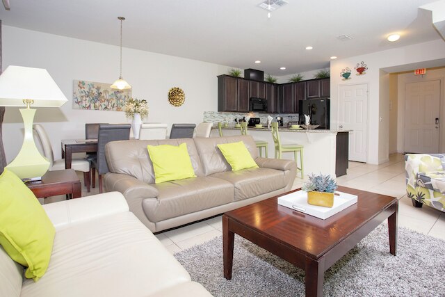 ファミリー フレンドリー  4  ベッド W ゲームルーム ニア  ディズニー 5103