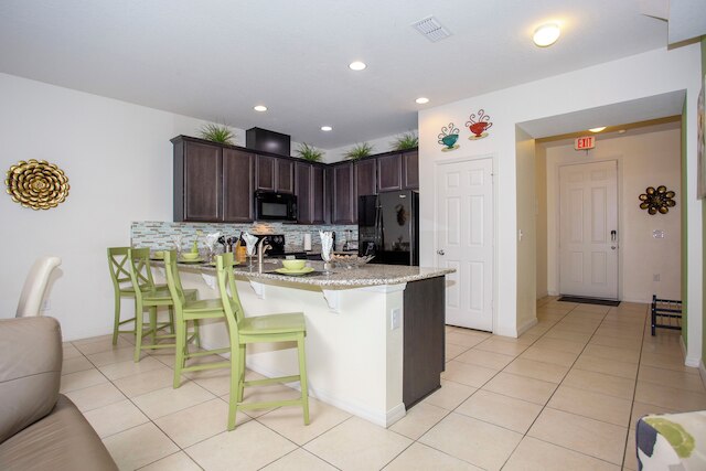 ファミリー フレンドリー  4  ベッド W ゲームルーム ニア  ディズニー 5103