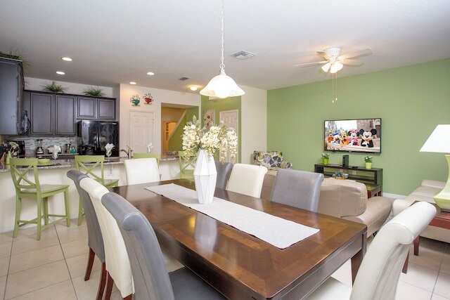 ファミリー フレンドリー  4  ベッド W ゲームルーム ニア  ディズニー 5103