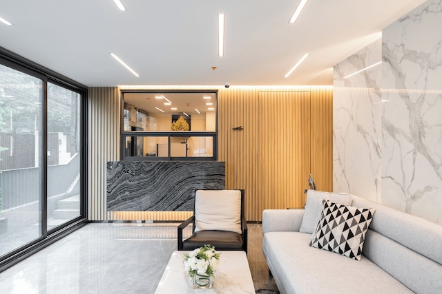 デスティニー63エカマイアパートメント