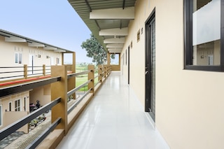 OYO ライフ 91569 オマ ウィジャヤ クスマ シャリア