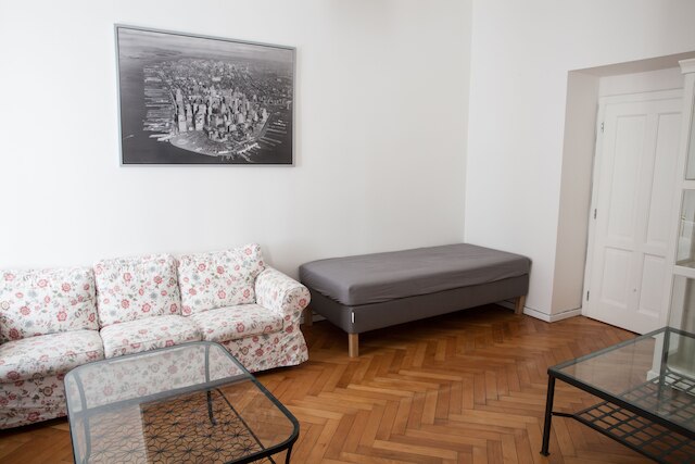 スペーシャス  2  ベッドルーム  アパートメント  ウィズ ナイス テラス