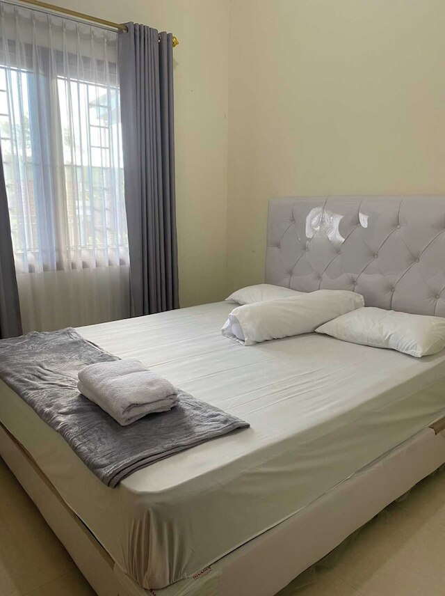 エクスプレス O 92106 ナユス ホームステイ シャリア