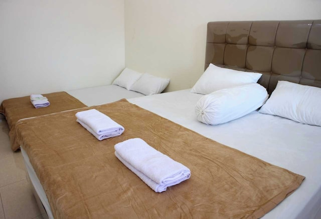 エクスプレス O 92106 ナユス ホームステイ シャリア