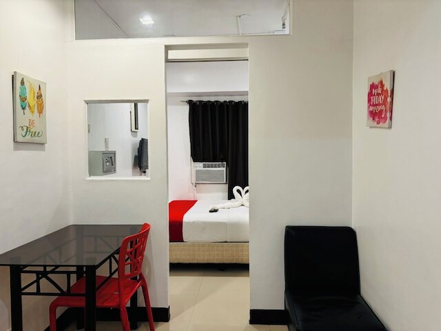 マカティ・ポブラシオンホテル