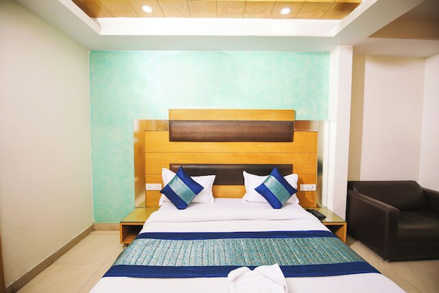 ホテルラヴクシュデラックス