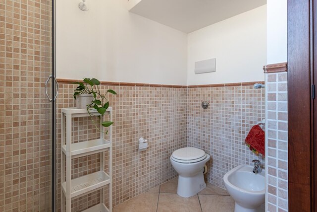 ザ テラス ビハインド ザ カテドラル バイ ワンダフル イタリー