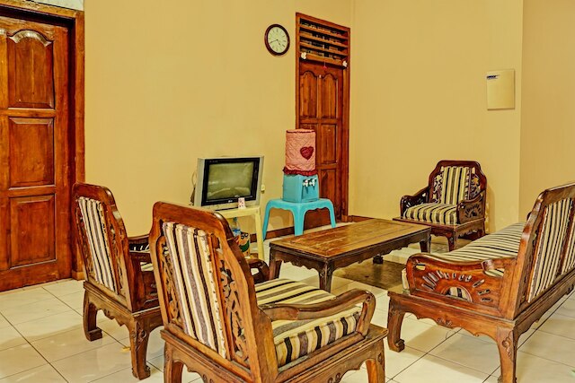 ホテル O ホームステイ シンパン パンジ スロソ シャリア