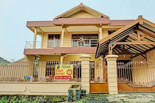 ホテル O ホームステイ シンパン パンジ スロソ シャリア