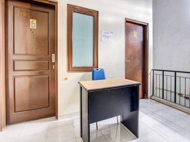 スーパー OYO 92511 グリヤ ディアス シャリア