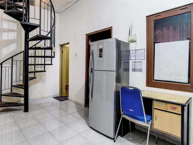 スーパー OYO 92511 グリヤ ディアス シャリア