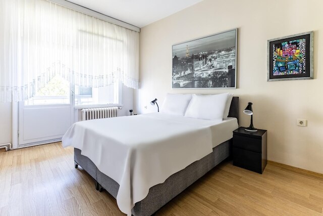 スペーシャス フラット W バルコニー  3  ミン トゥ カディコイ スクエア